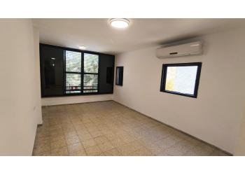 דירה להשכרה 2.5 חדרים 4,800₪ בחודש
